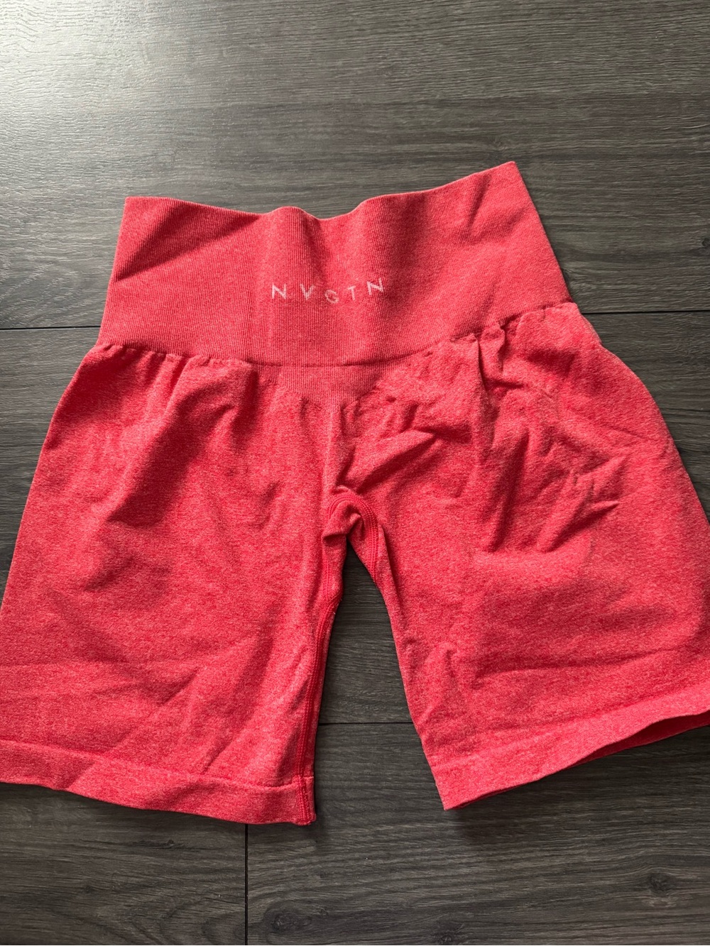 NVGTN High-Waist Women’s Shorts in Red